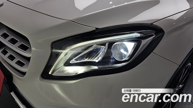 Mercedes-Benz GLA-Class GLA250 4MATIC