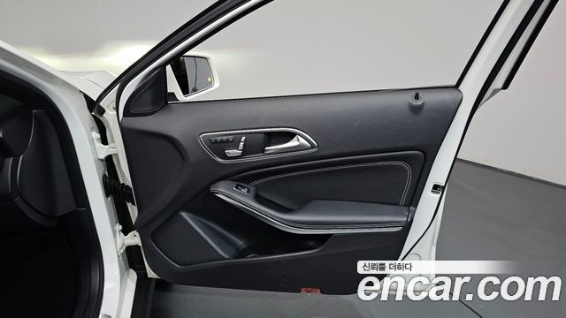Mercedes-Benz GLA-Class GLA250 4MATIC