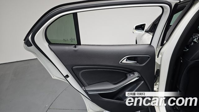 Mercedes-Benz GLA-Class GLA250 4MATIC