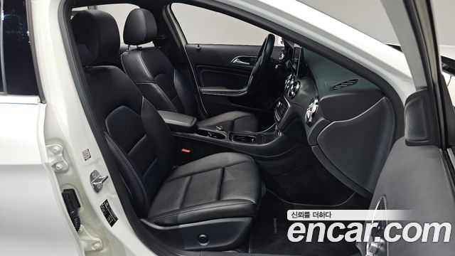 Mercedes-Benz GLA-Class GLA250 4MATIC