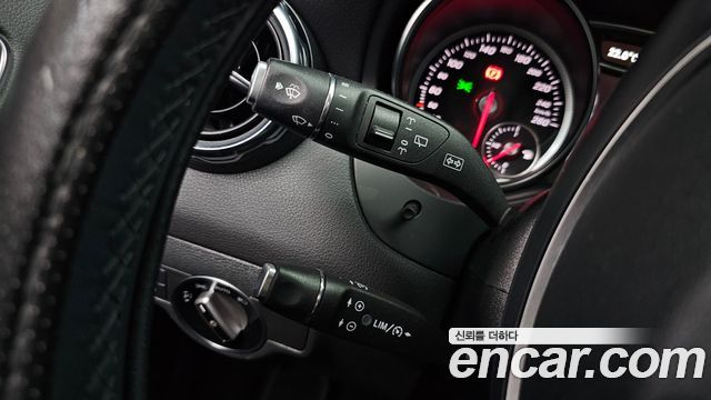 Mercedes-Benz GLA-Class GLA250 4MATIC