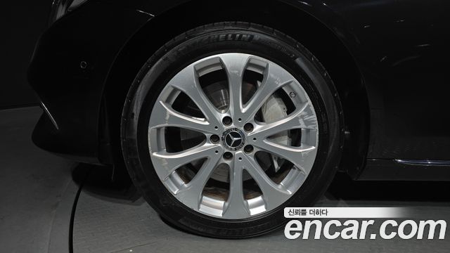 Mercedes-Benz E-Class E300 Exclusive
