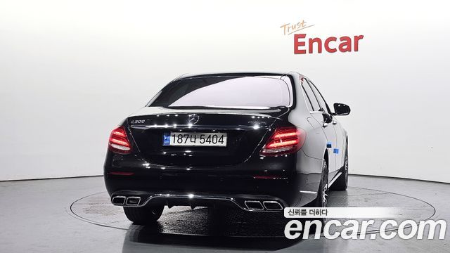 Mercedes-Benz E-Class E300 4MATIC Exclusive