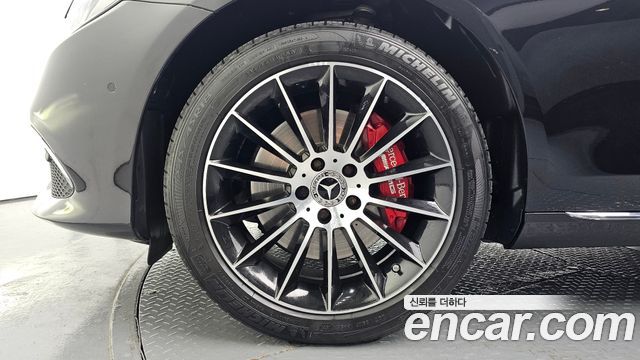 Mercedes-Benz E-Class E300 4MATIC Exclusive