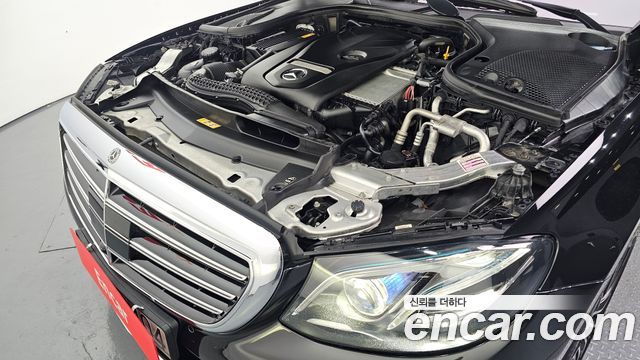 Mercedes-Benz E-Class E300 4MATIC Exclusive