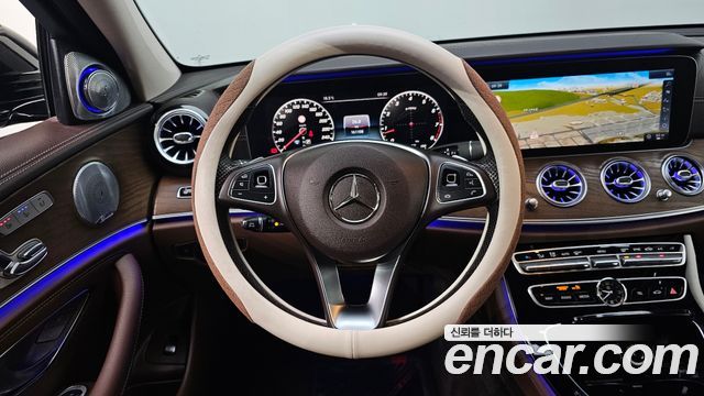 Mercedes-Benz E-Class E300 4MATIC Exclusive