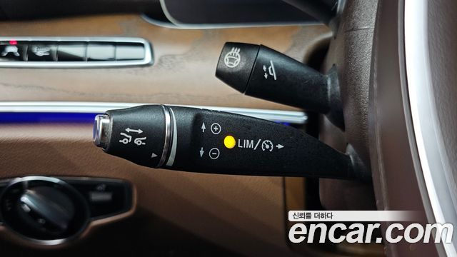 Mercedes-Benz E-Class E300 4MATIC Exclusive