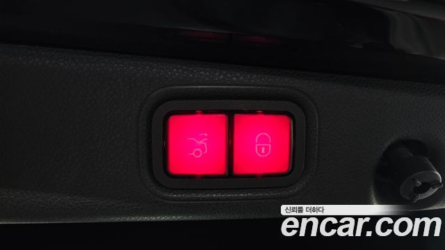 Mercedes-Benz E-Class E300 4MATIC Exclusive