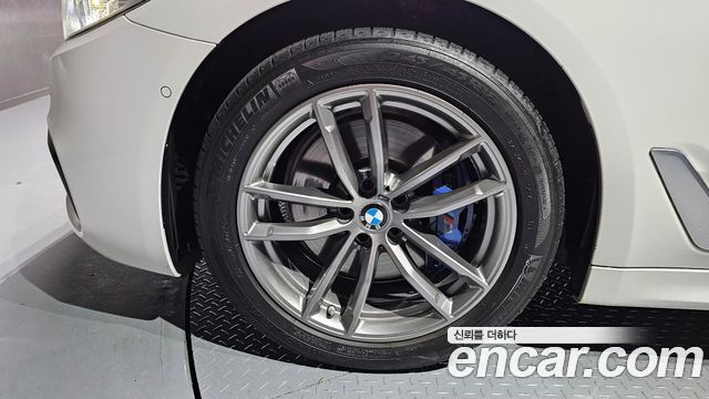 BMW 5-Series 530i xDrive M Sport Package Plus