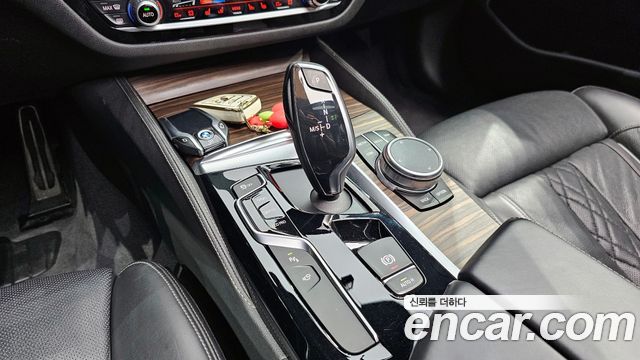 BMW 5-Series 530i xDrive M Sport Package Plus