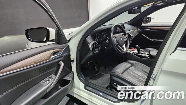 BMW 5-Series 530i xDrive M Sport Package Plus