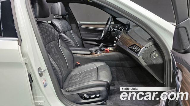 BMW 5-Series 530i xDrive M Sport Package Plus