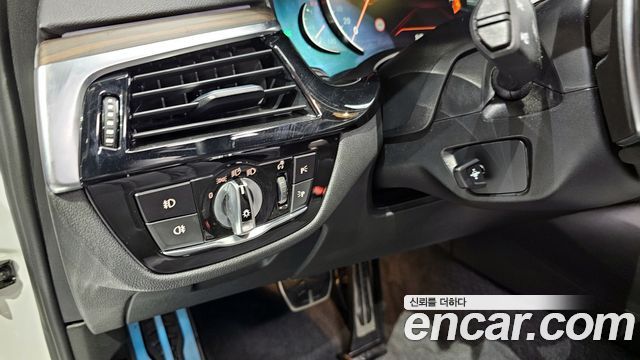 BMW 5-Series 530i xDrive M Sport Package Plus