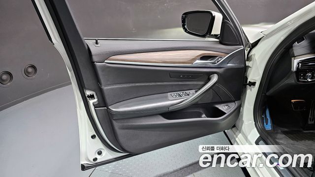 BMW 5-Series 530i xDrive M Sport Package Plus