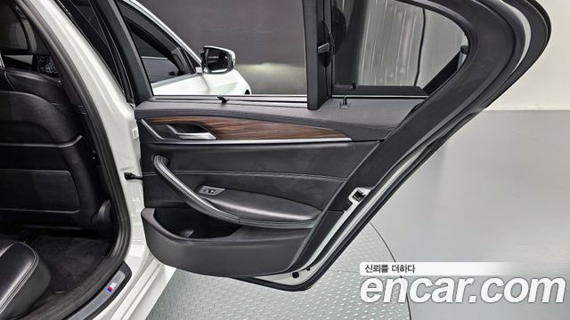 BMW 5-Series 530i xDrive M Sport Package Plus