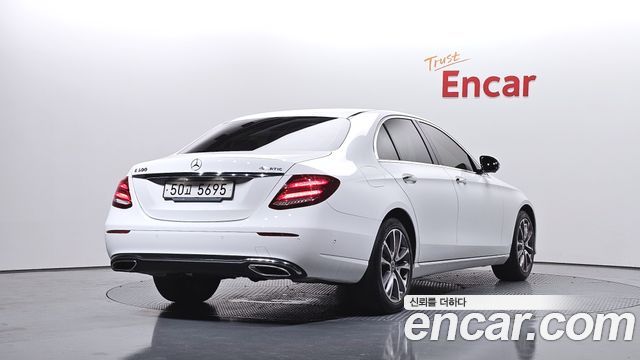 Mercedes-Benz E-Class E300 4MATIC Avnatgarde