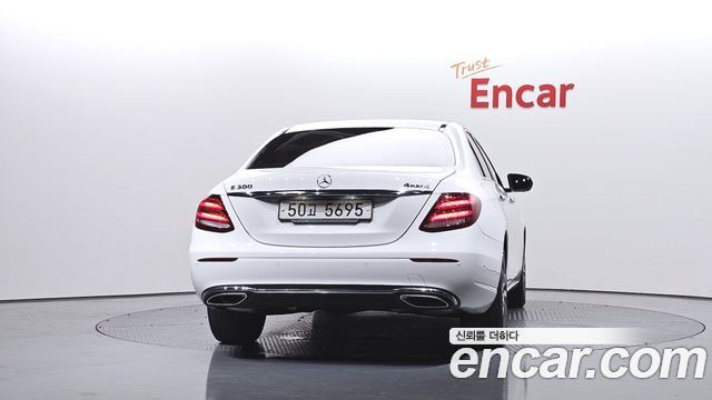 Mercedes-Benz E-Class E300 4MATIC Avnatgarde