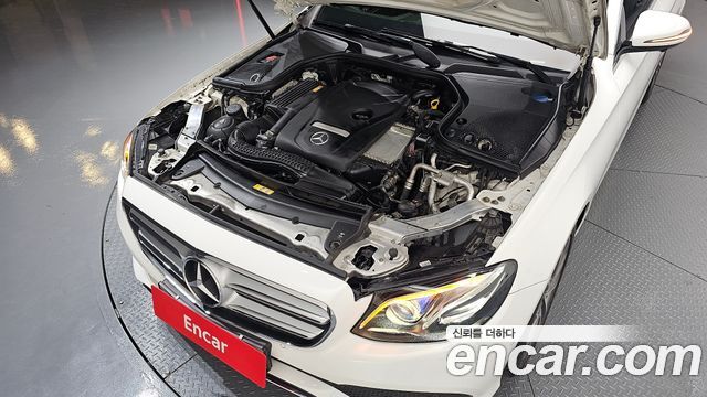 Mercedes-Benz E-Class E300 4MATIC Avnatgarde