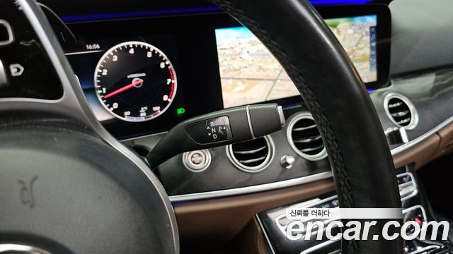 Mercedes-Benz E-Class E300 4MATIC Avnatgarde