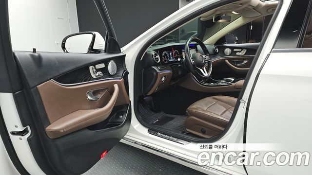 Mercedes-Benz E-Class E300 4MATIC Avnatgarde