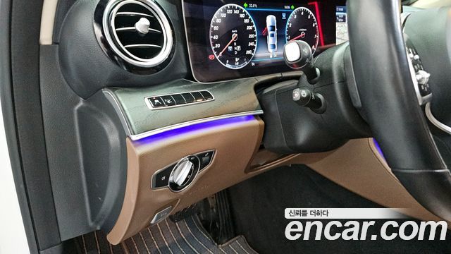 Mercedes-Benz E-Class E300 4MATIC Avnatgarde