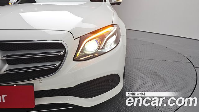 Mercedes-Benz E-Class E300 4MATIC Avnatgarde