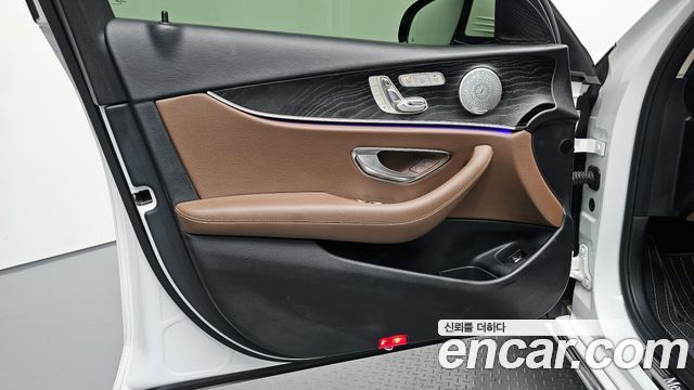 Mercedes-Benz E-Class E300 4MATIC Avnatgarde