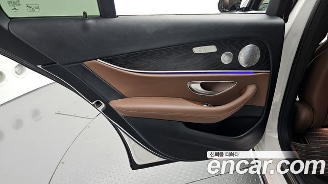 Mercedes-Benz E-Class E300 4MATIC Avnatgarde