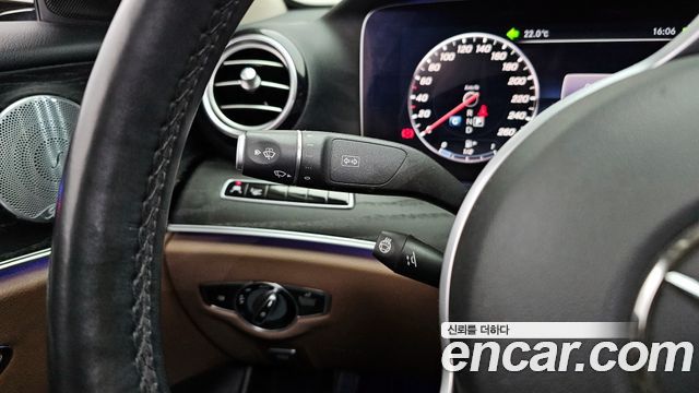 Mercedes-Benz E-Class E300 4MATIC Avnatgarde