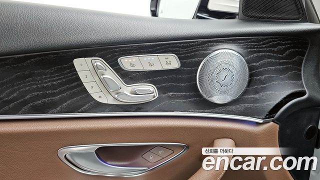 Mercedes-Benz E-Class E300 4MATIC Avnatgarde