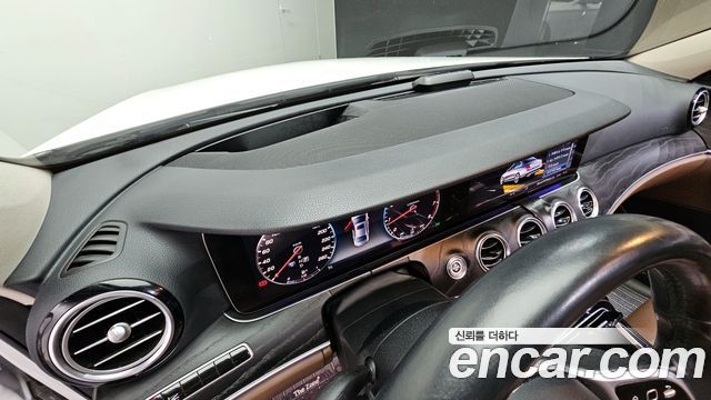 Mercedes-Benz E-Class E300 4MATIC Avnatgarde
