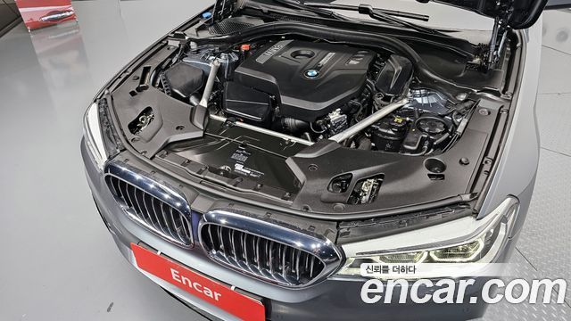 BMW 5-Series 530i xDrive Luxury Plus