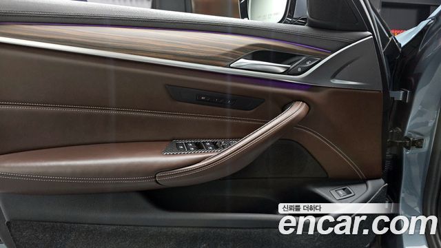 BMW 5-Series 530i xDrive Luxury Plus