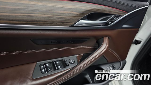 BMW 5-Series 530i xDrive M Sport Package Plus