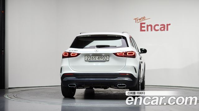 Mercedes-Benz GLA-Class GLA250 4MATIC