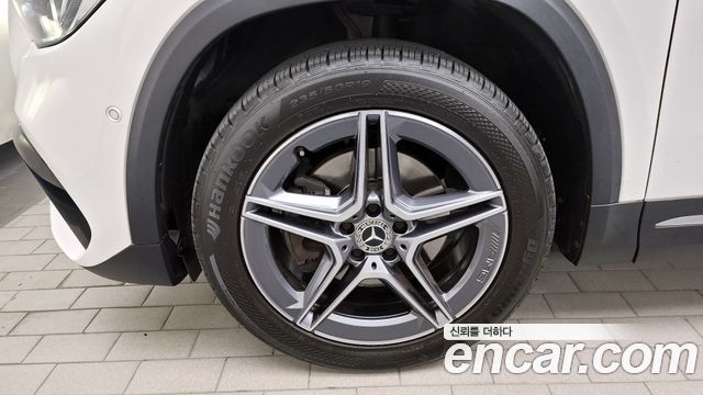 Mercedes-Benz GLA-Class GLA250 4MATIC
