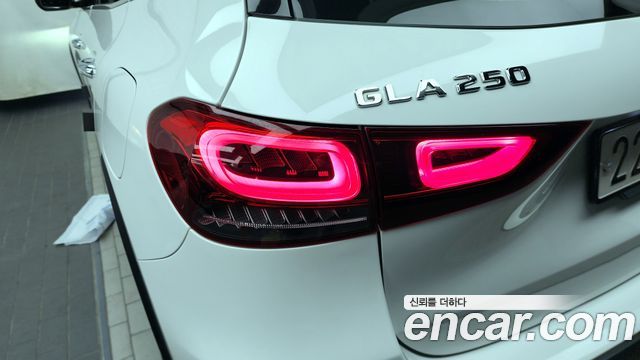 Mercedes-Benz GLA-Class GLA250 4MATIC