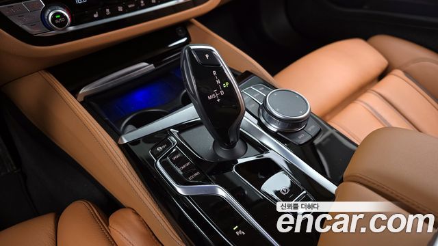 BMW 5-Series 520i Luxury