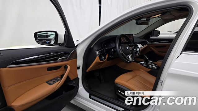 BMW 5-Series 520i Luxury