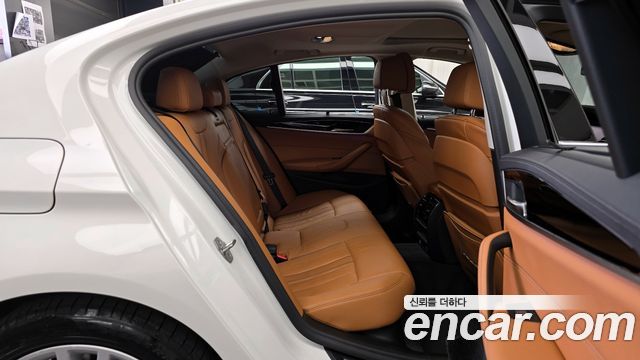 BMW 5-Series 520i Luxury