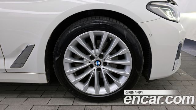 BMW 5-Series 520i Luxury