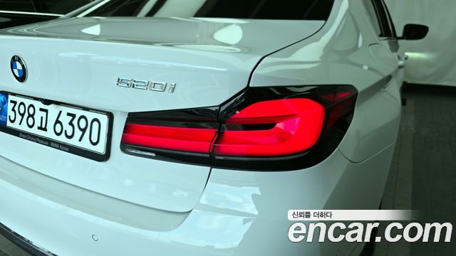 BMW 5-Series 520i Luxury
