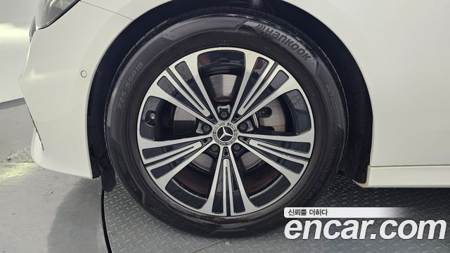 Mercedes-Benz E-Class E200 Avantgarde