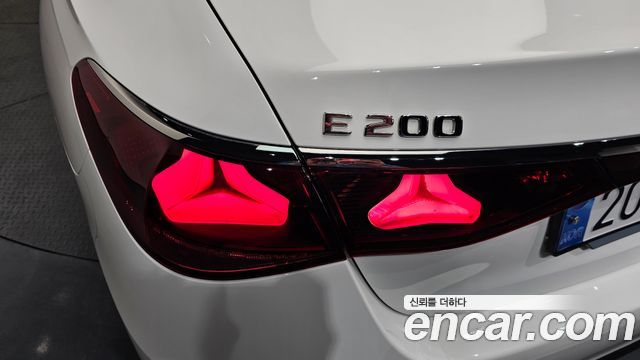 Mercedes-Benz E-Class E200 Avantgarde