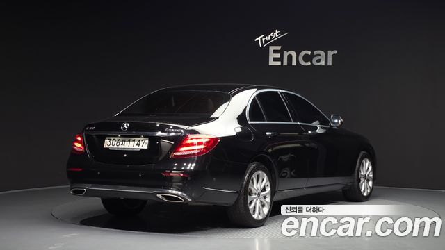 Mercedes-Benz E-Class E300 4MATIC Exclusive