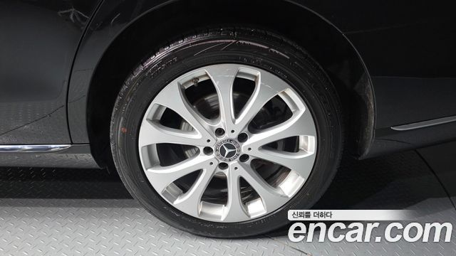 Mercedes-Benz E-Class E300 4MATIC Exclusive