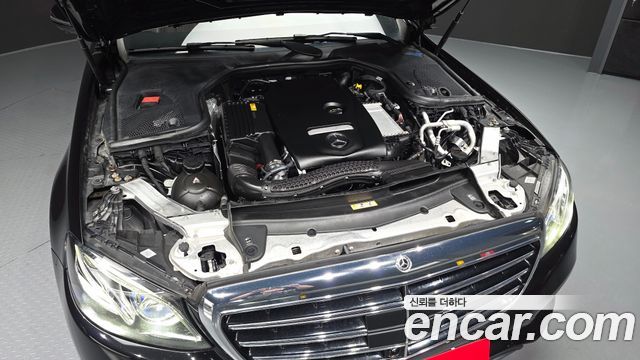 Mercedes-Benz E-Class E300 4MATIC Exclusive