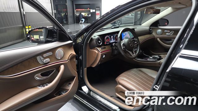 Mercedes-Benz E-Class E300 4MATIC Exclusive