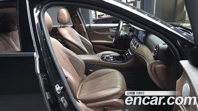 Mercedes-Benz E-Class E300 4MATIC Exclusive