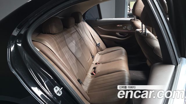 Mercedes-Benz E-Class E300 4MATIC Exclusive
